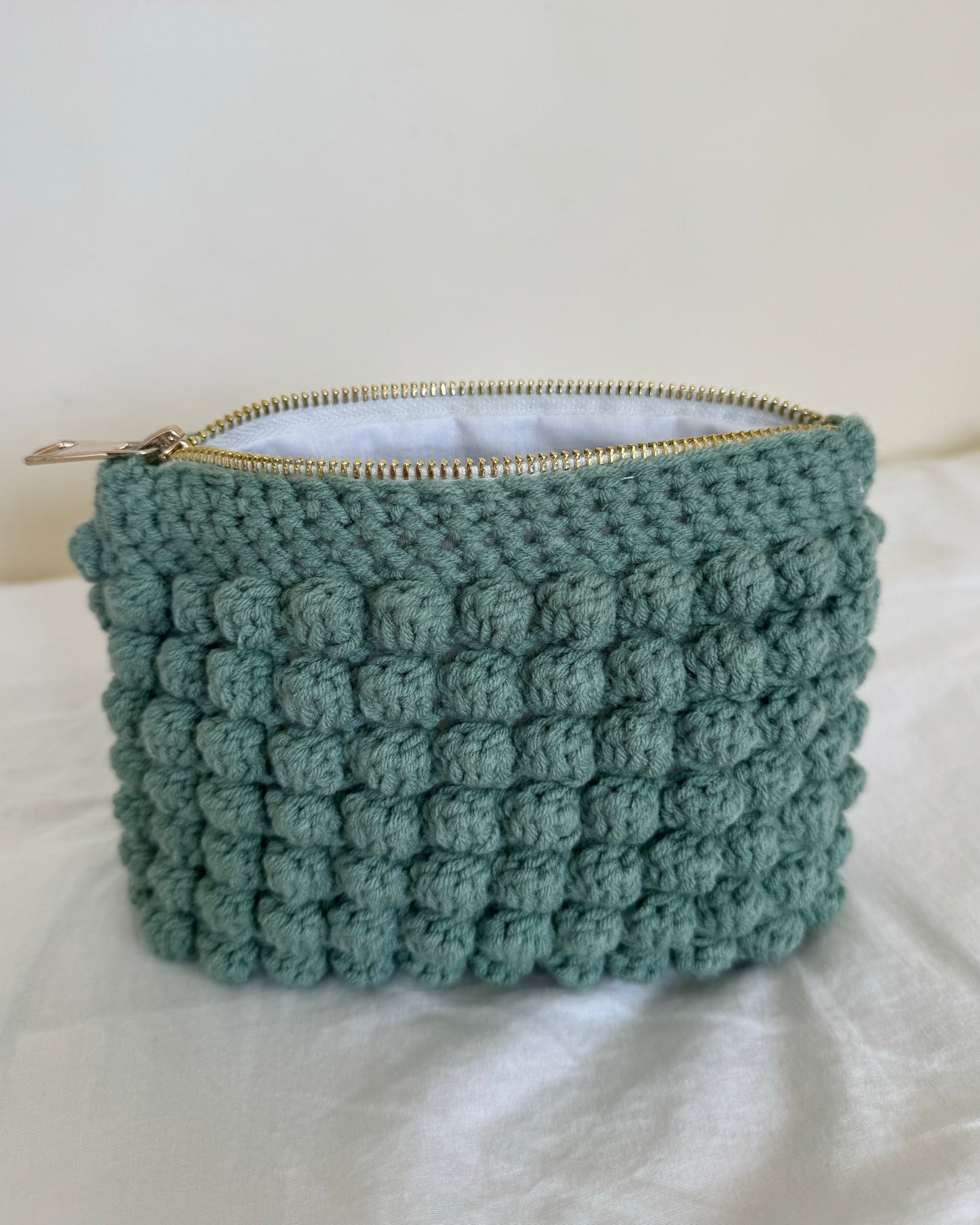 Bobble pouch in green