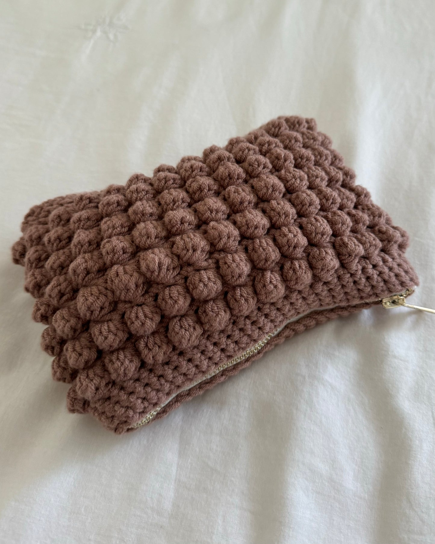 Bobble pouch in chocolate