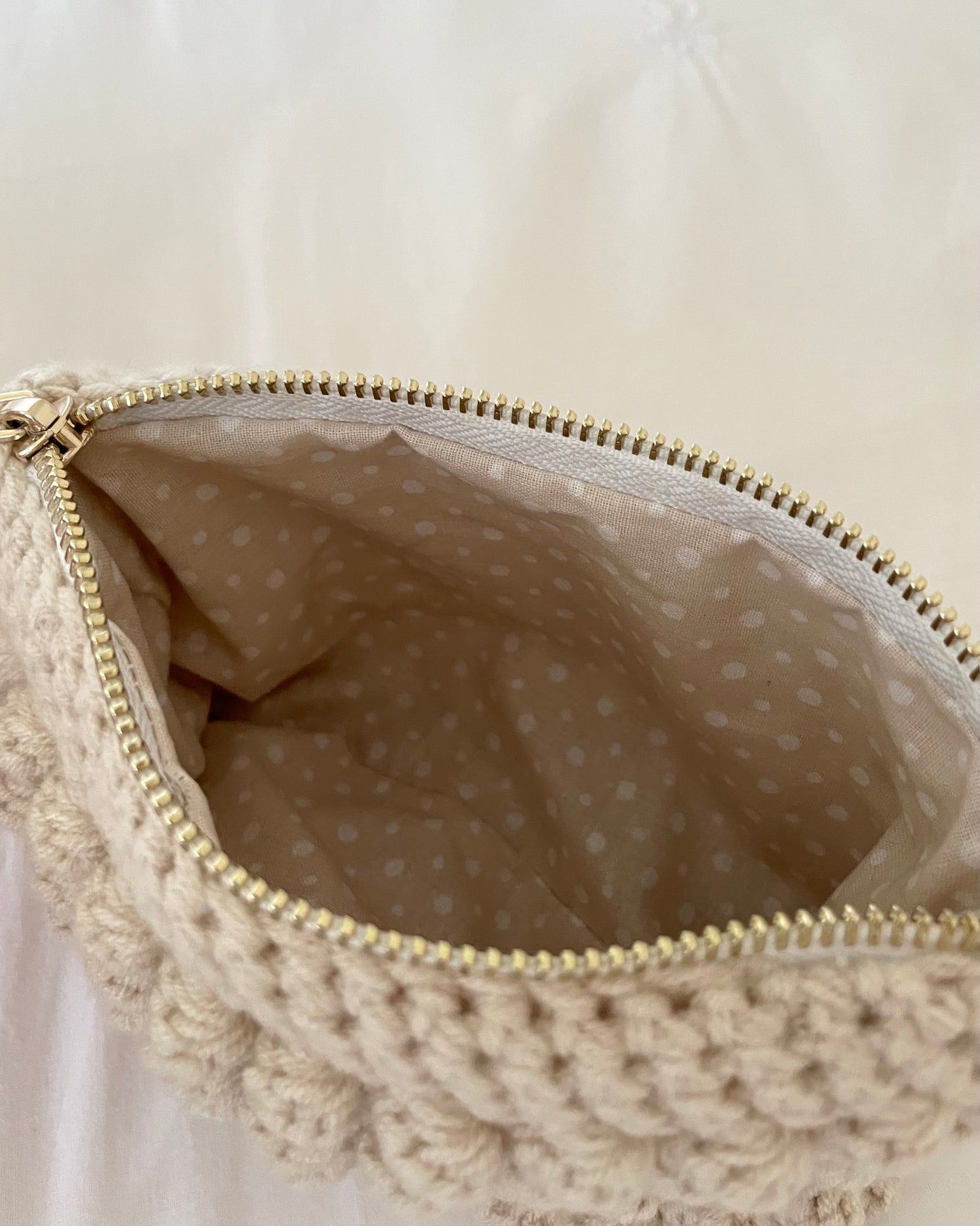 Bobble pouch in beige