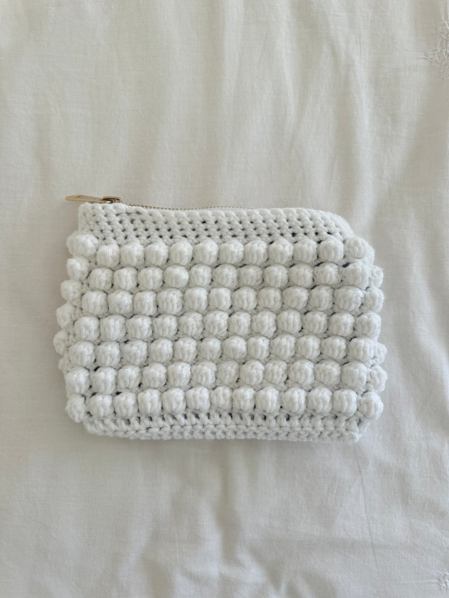 Bobble pouch in white