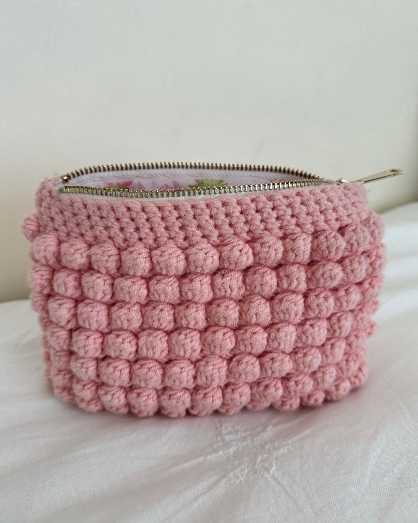 Bobble pouch in baby pink