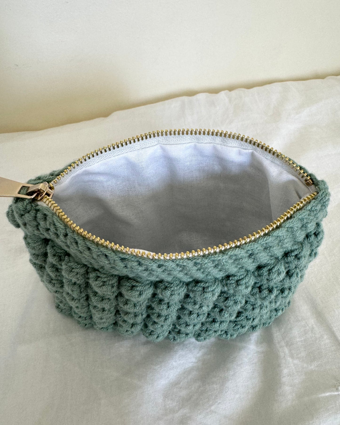 Bobble pouch in green